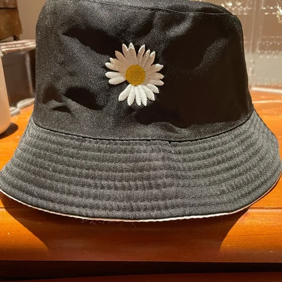 Bucket hat - Picture 1 of 2